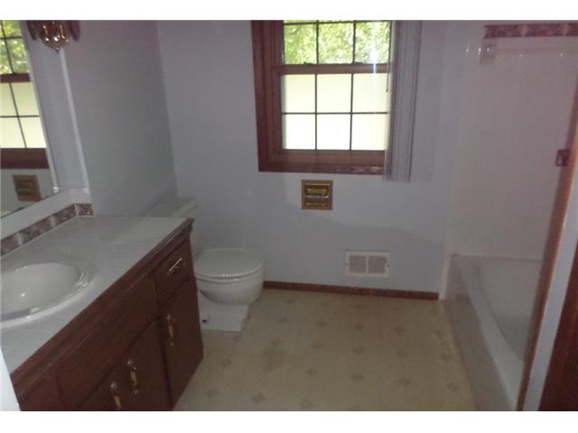 1112 Dogwood LnWaukesha, WI, 53189Waukesha County