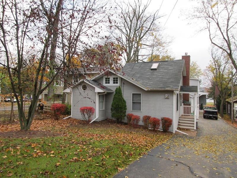 27 N Walworth Ave