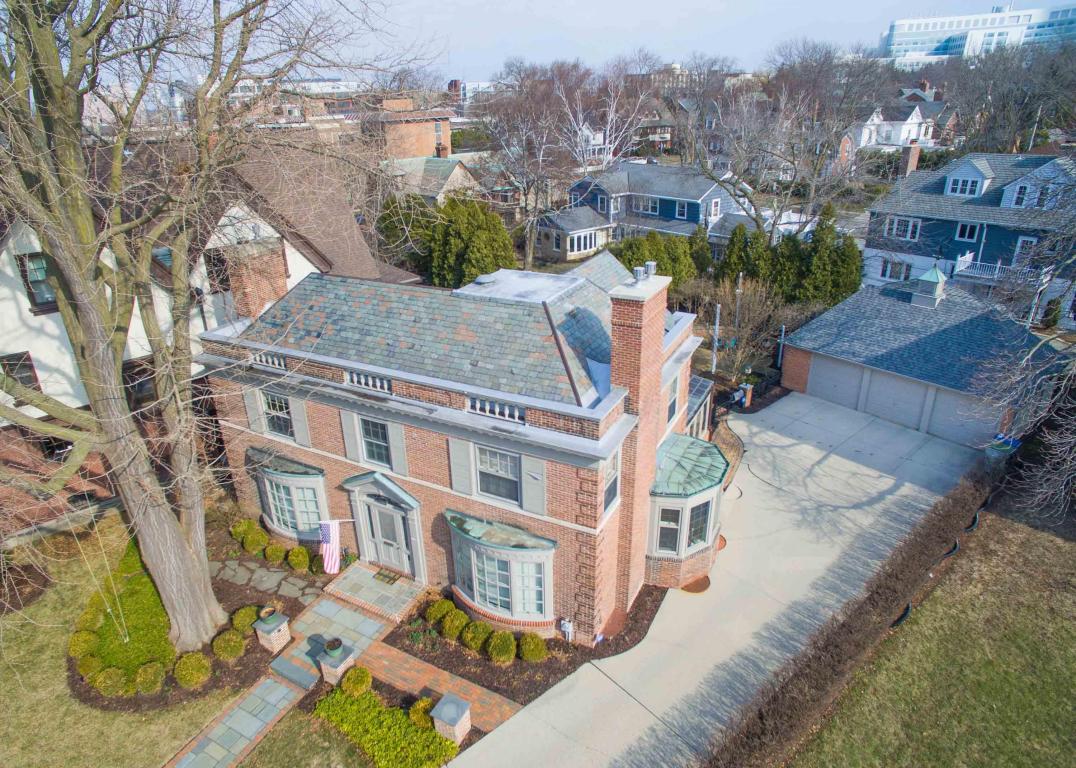 2128 E LaFayette Pl, Milwaukee, WI 53202