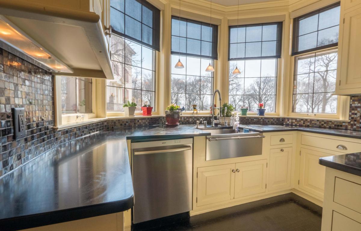 2128 E LaFayette Pl, Milwaukee, WI 53202