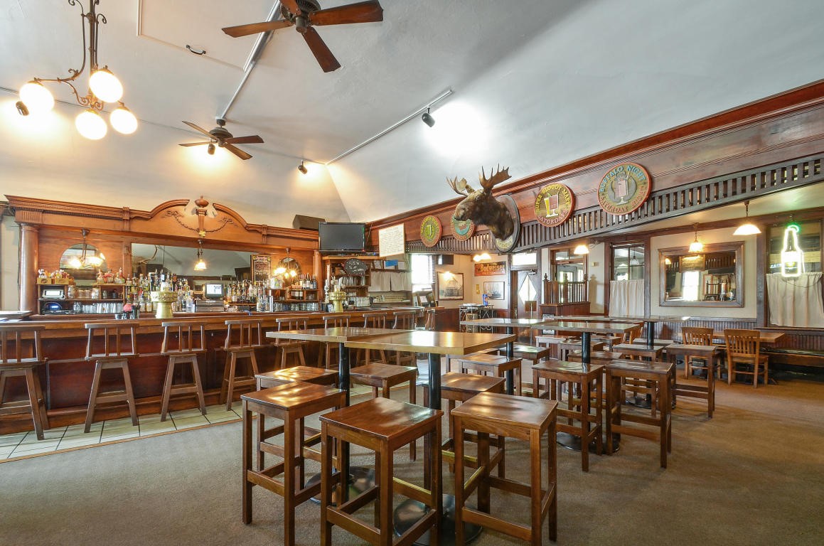 6655 N Green Bay Ave, Glendale, WI 53209