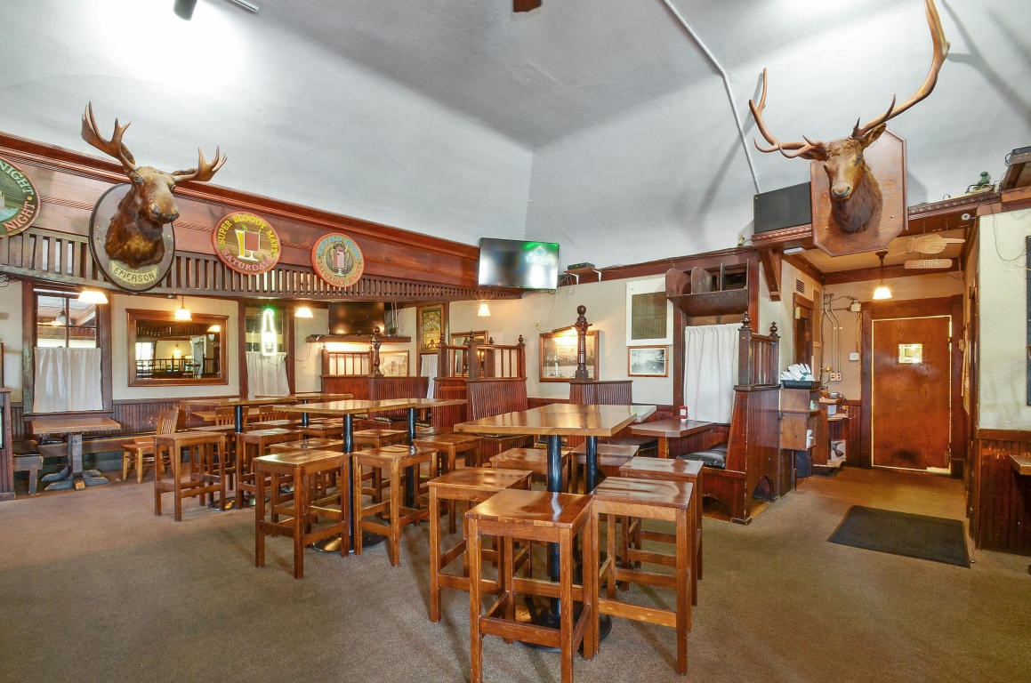 6655 N Green Bay Ave, Glendale, WI 53209