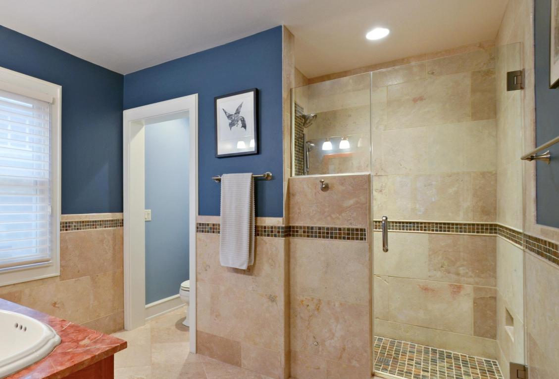 2020 E Glendale Ave, Whitefish Bay, WI 53211