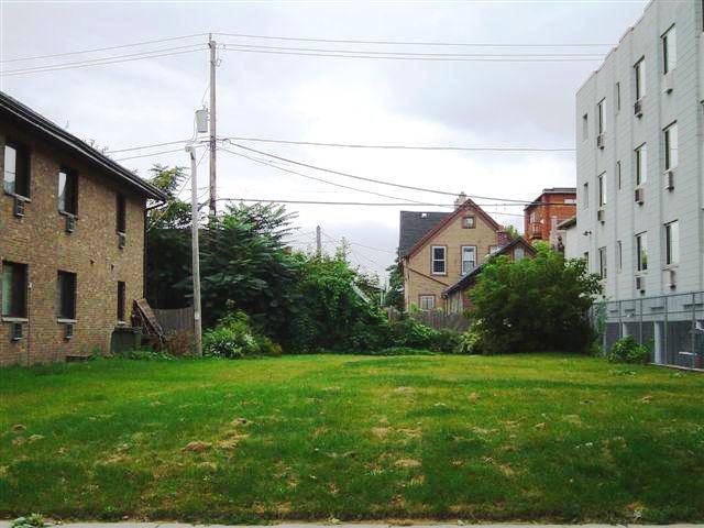 1211 S 95Th St
