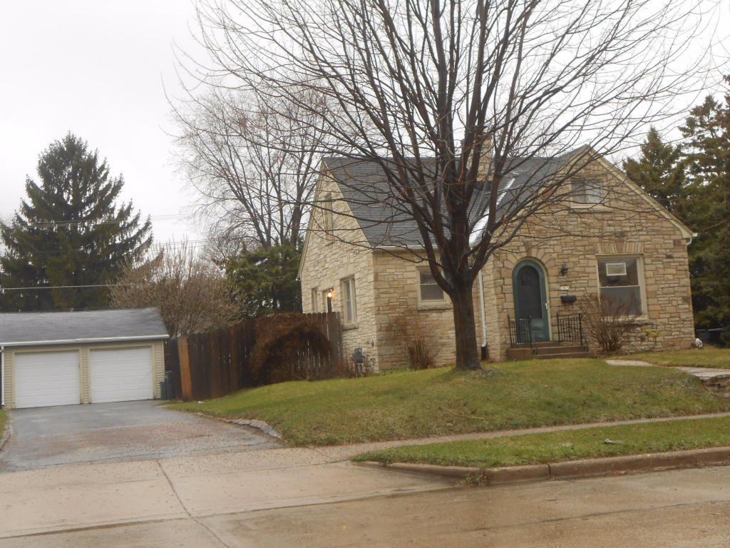 1315 S 109Th St