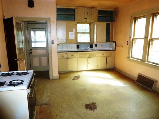 2446 S 10th StMilwaukee, WI, 53215Milwaukee County