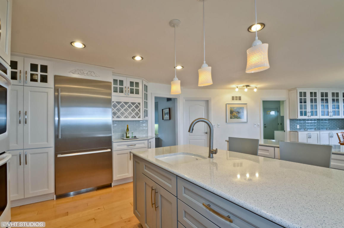 1260 E Donges Ct, Bayside, WI 53217