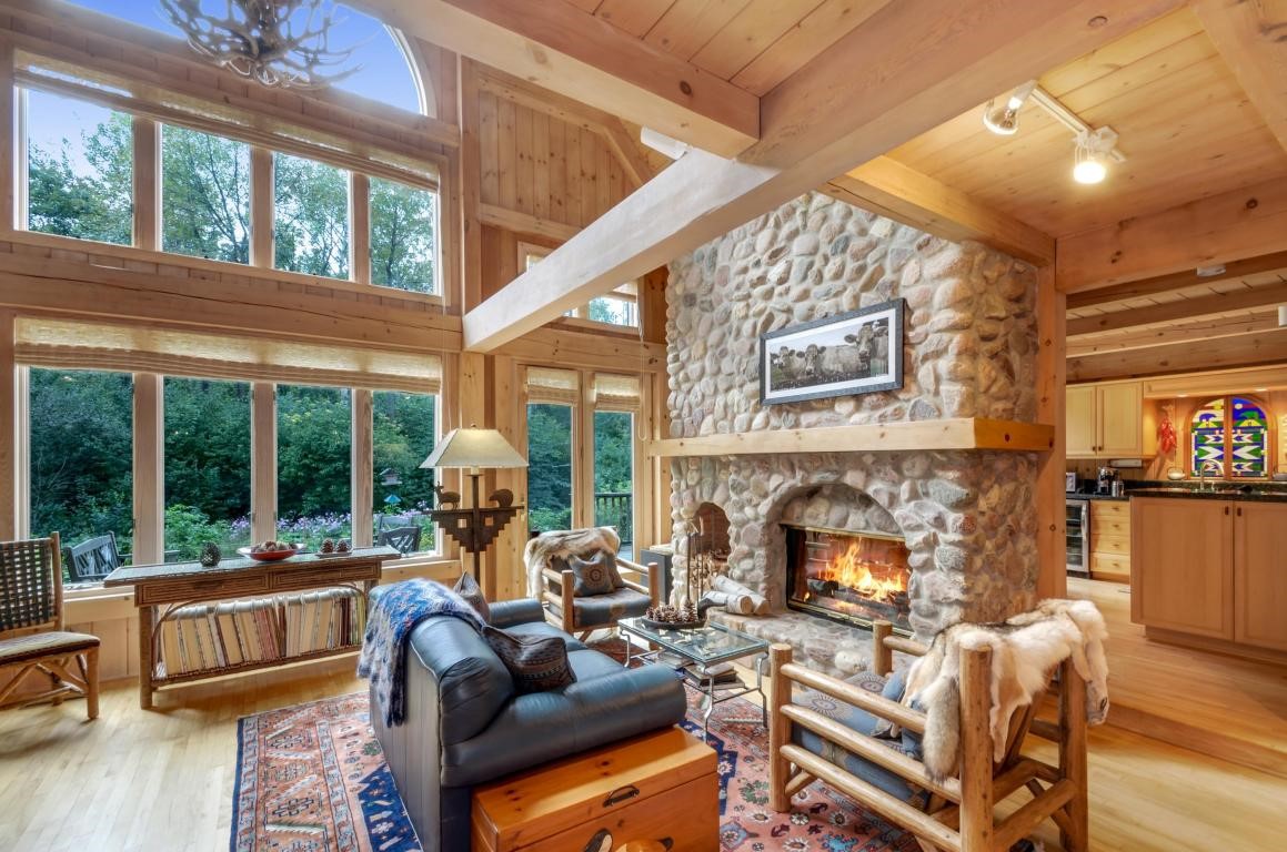 8575 N River Rd, River Hills, WI 53217