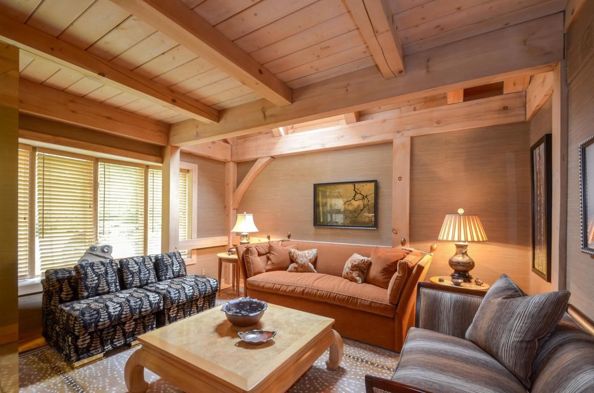 8575 N River Rd, River Hills, WI 53217