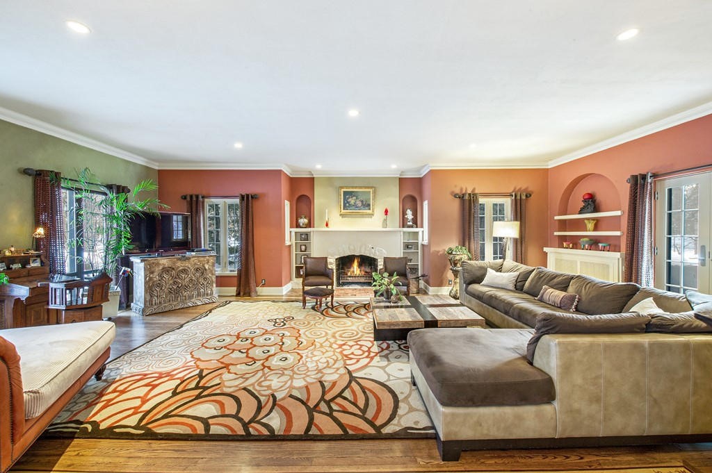 4845 N Lake Dr, Whitefish Bay, WI 53217