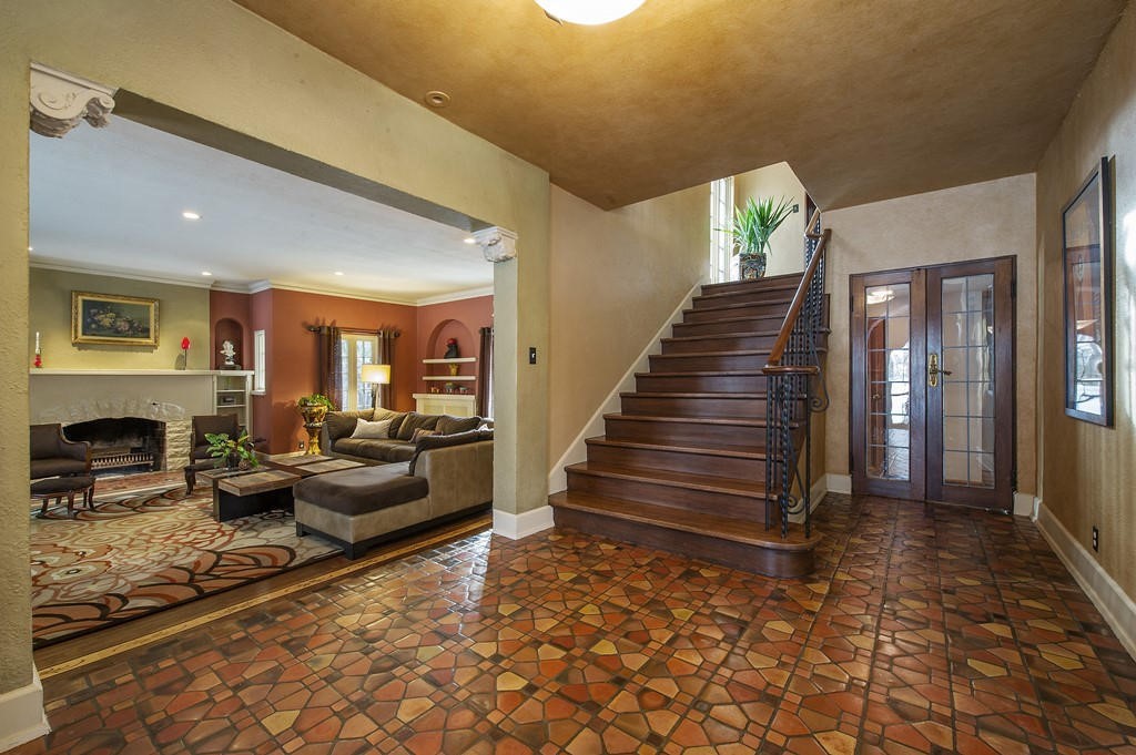 4845 N Lake Dr, Whitefish Bay, WI 53217