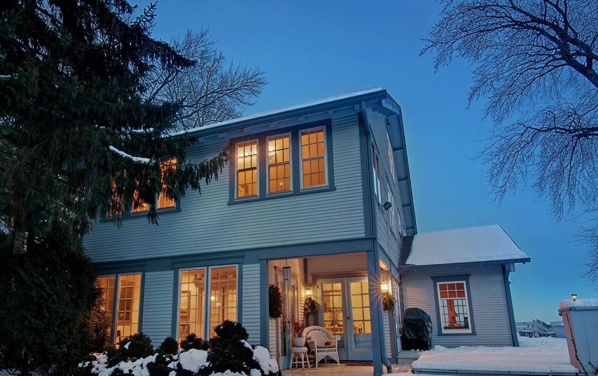 7250 N Beach Dr, Fox Point, WI 53217