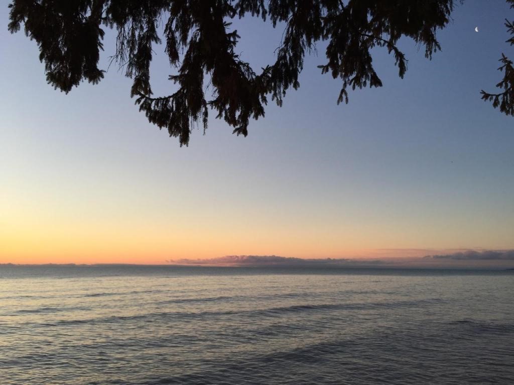 7000 N Beach Dr, Fox Point, WI 53217