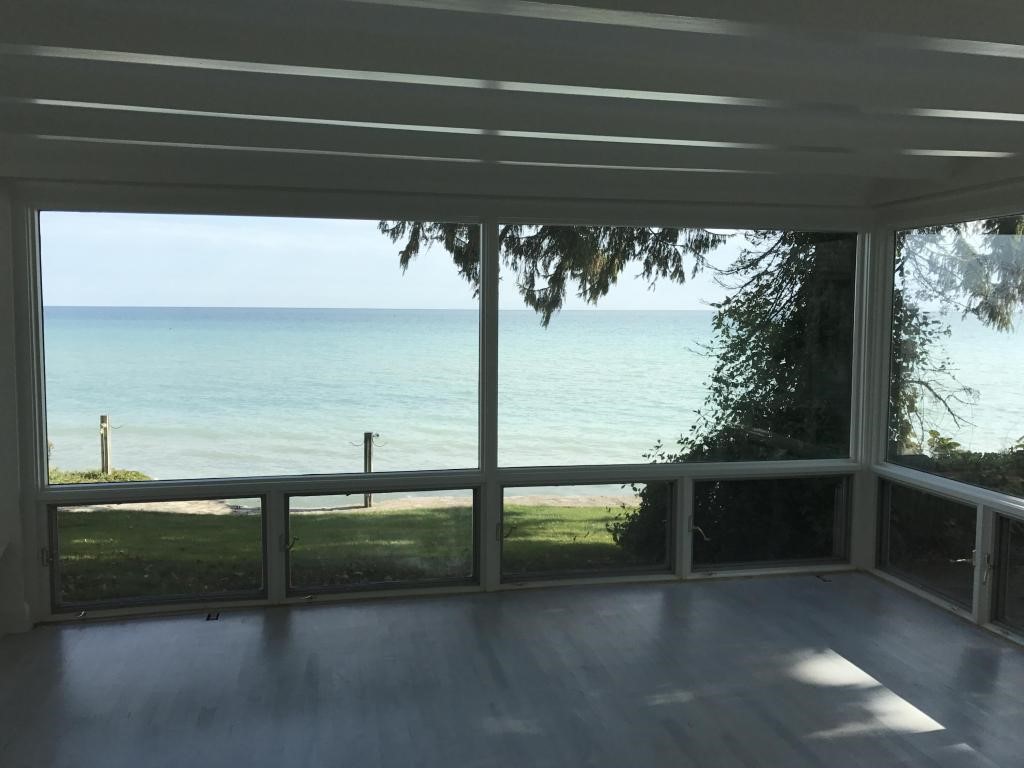 7000 N Beach Dr, Fox Point, WI 53217