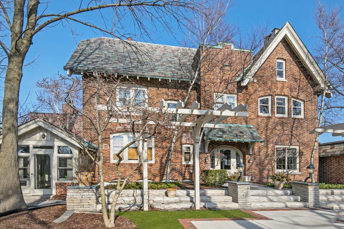 5460 N Lake Dr, Whitefish Bay, WI 53217