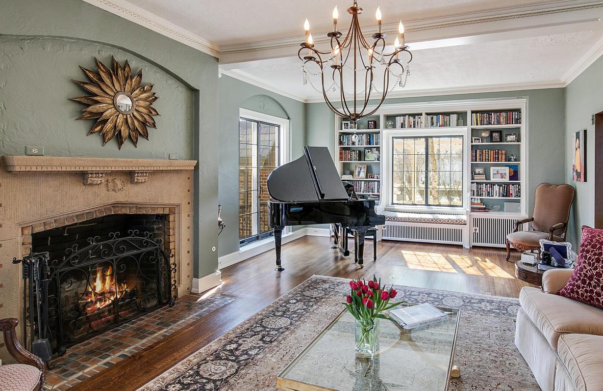 5460 N Lake Dr, Whitefish Bay, WI 53217