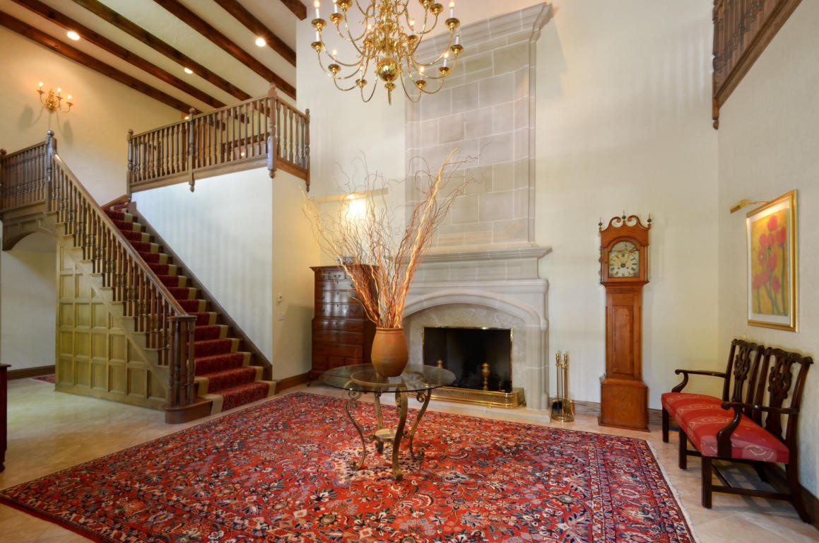 2135 W Dean Rd, River Hills, WI 53217