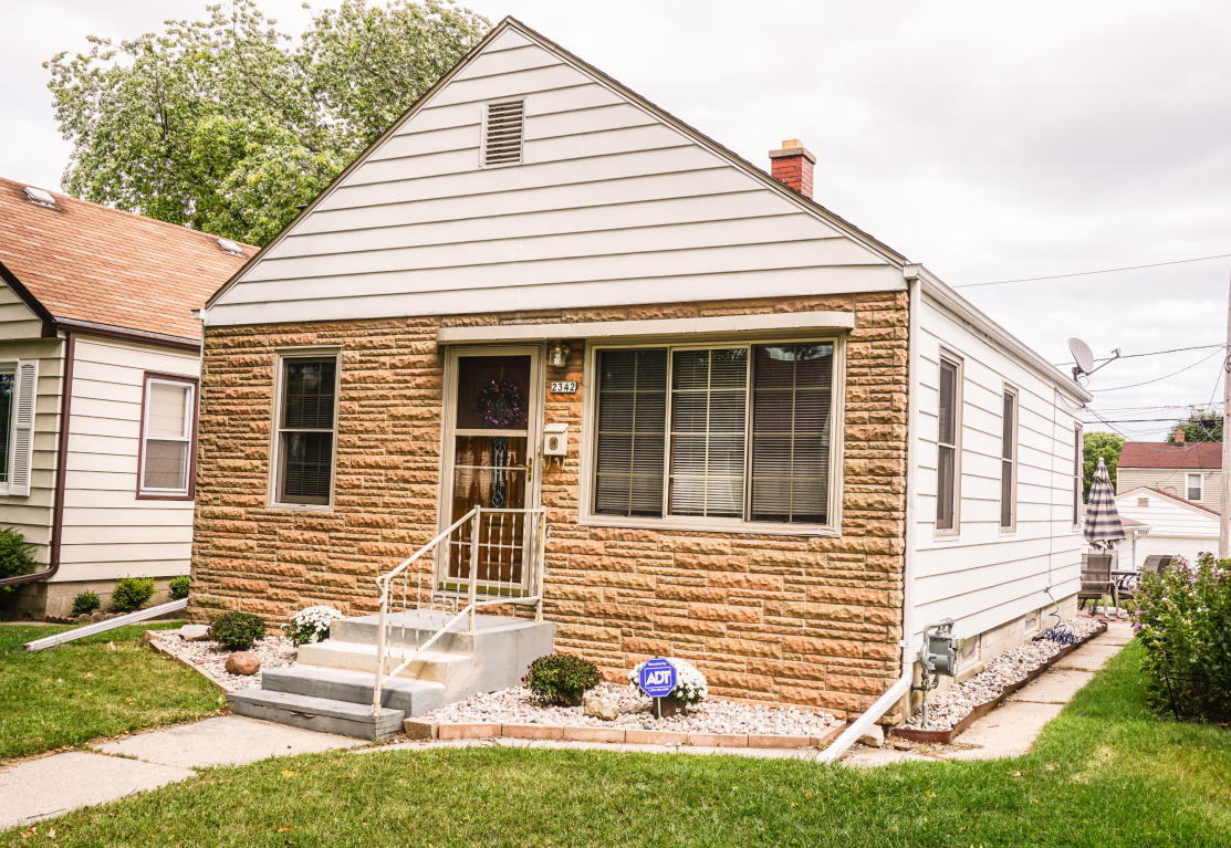 2342 S 64Th St