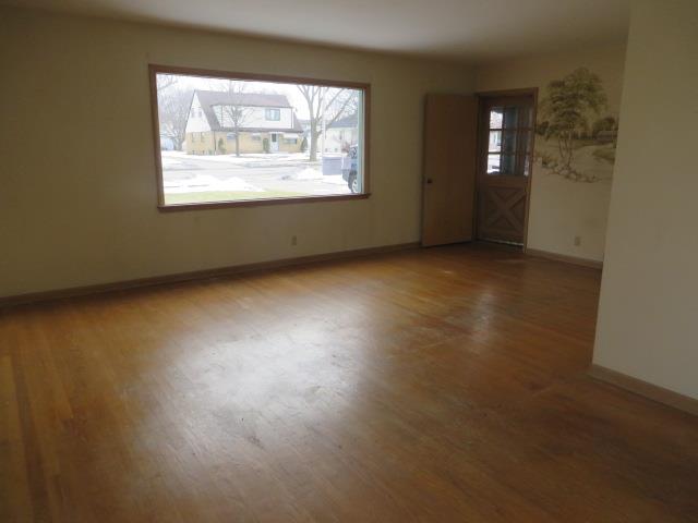 4945-4947 N 107th StMilwaukee, WI, 53225Milwaukee County
