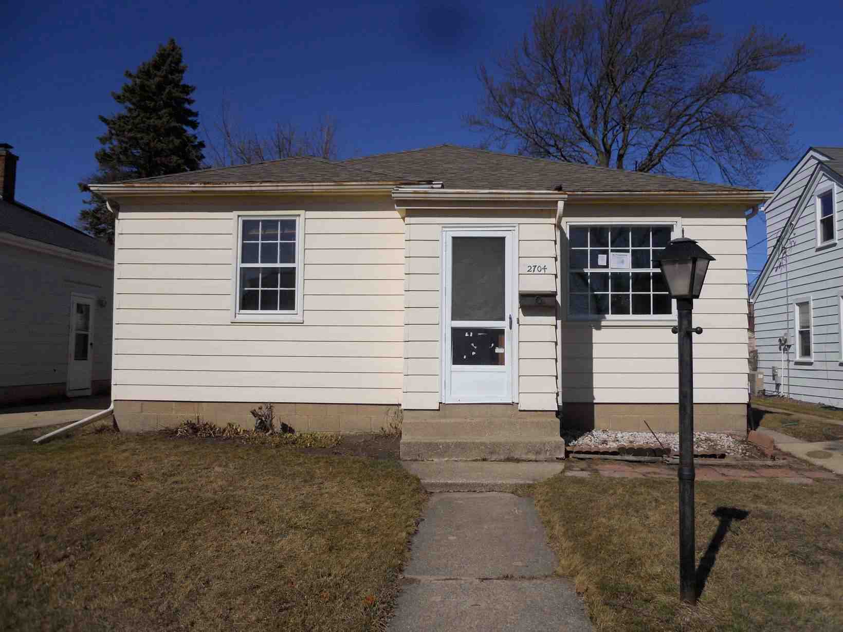 2704 Dwight StRacine, WI, 53403Racine County