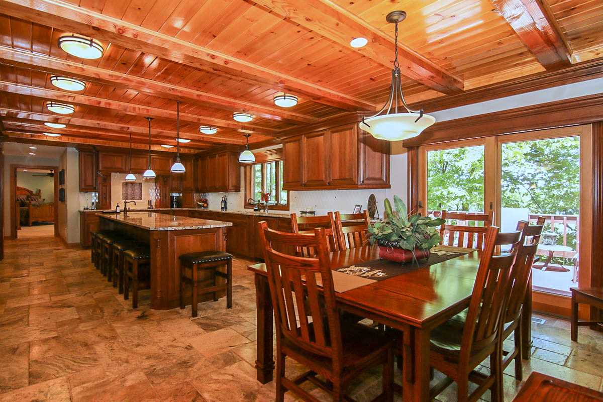 924 HILLSIDE RD, Edgerton, WI 53534