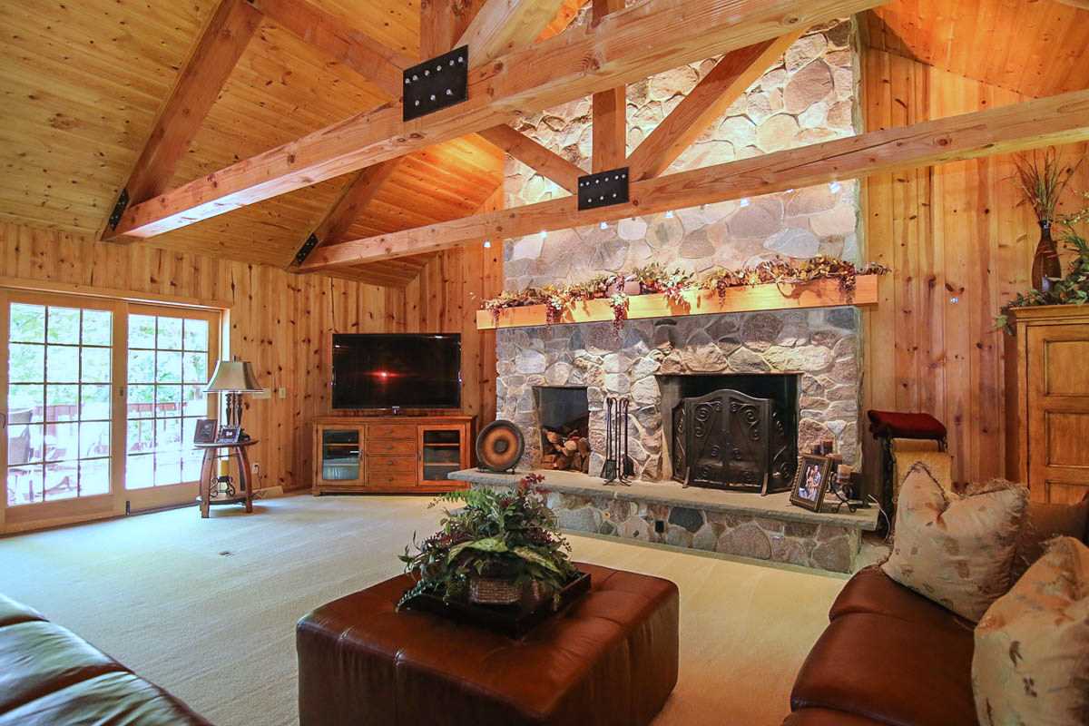 924 HILLSIDE RD, Edgerton, WI 53534