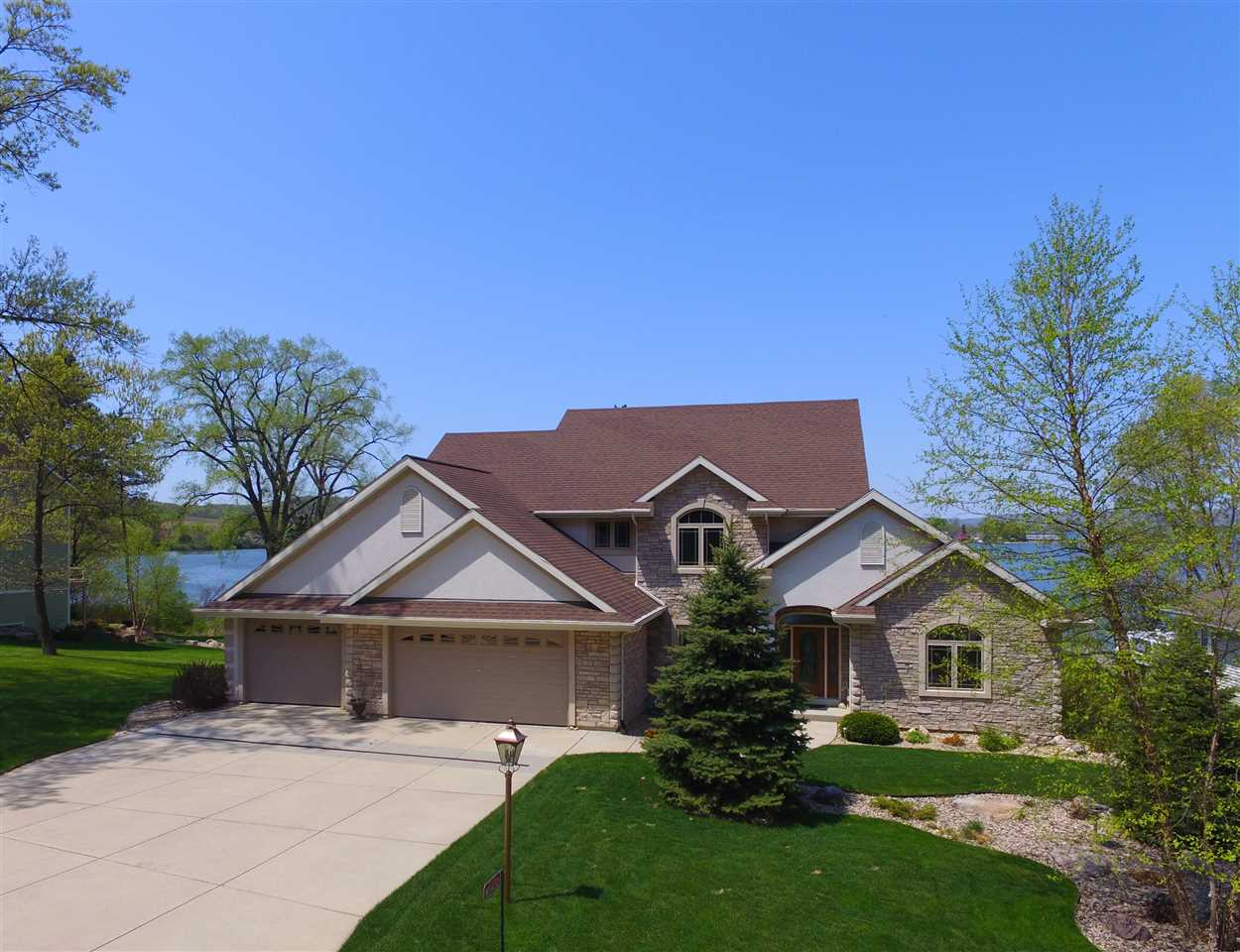 W11430 RED CEDAR DR, Lodi, WI 53555