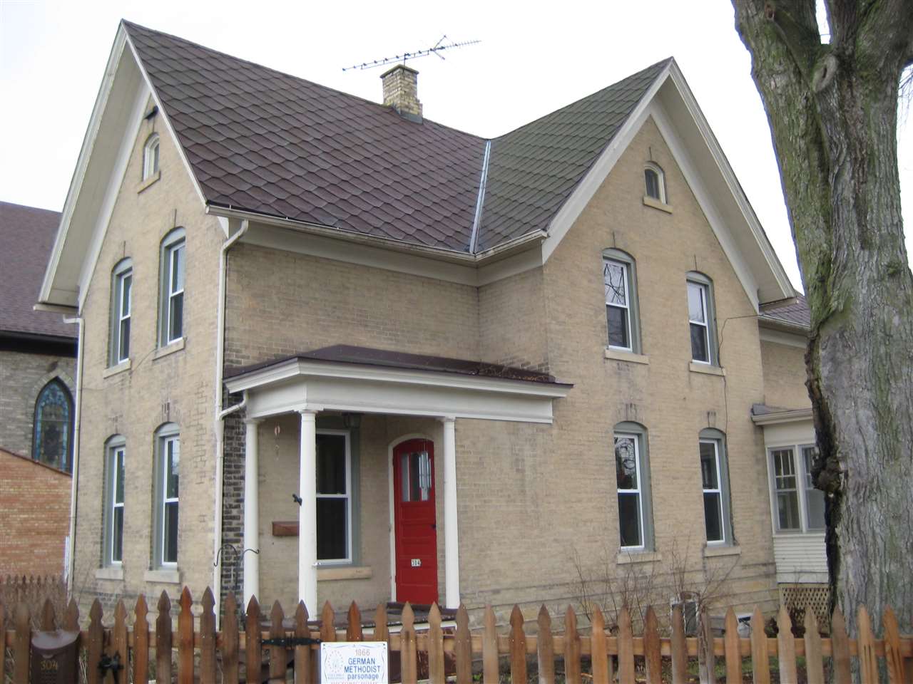 411 Hubbell St