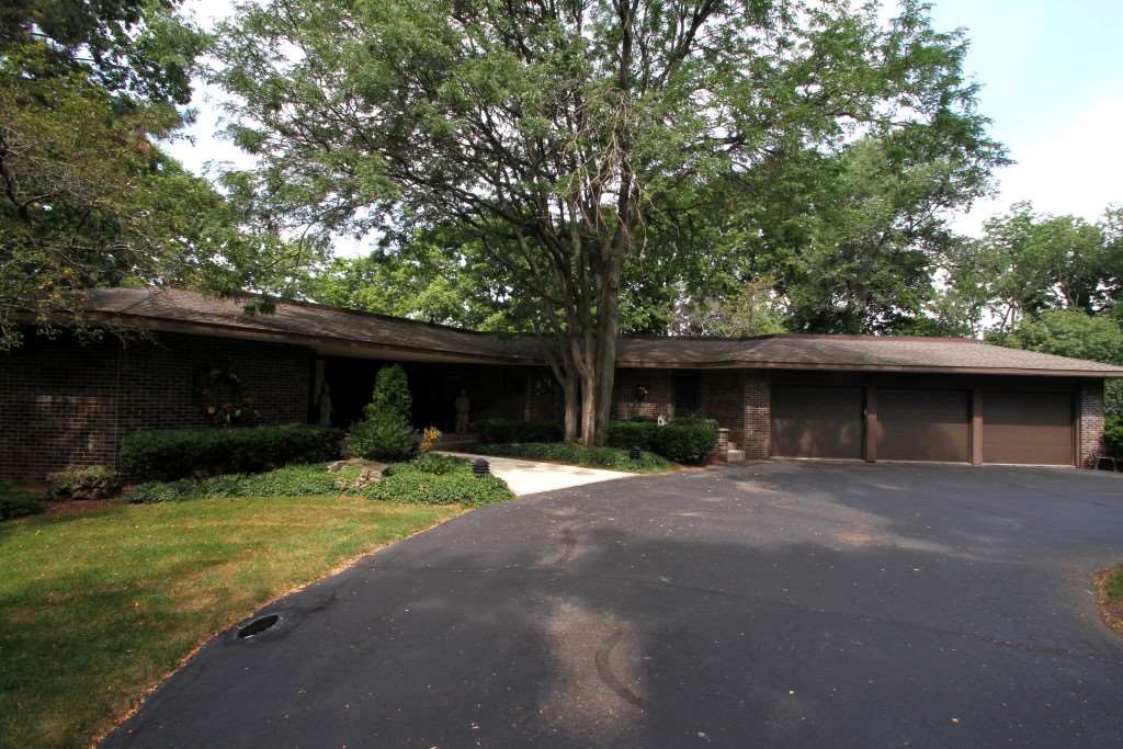 1315 E Hwy 59