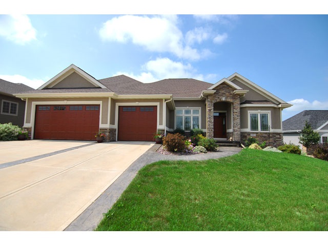 1136 Winged Foot Dr