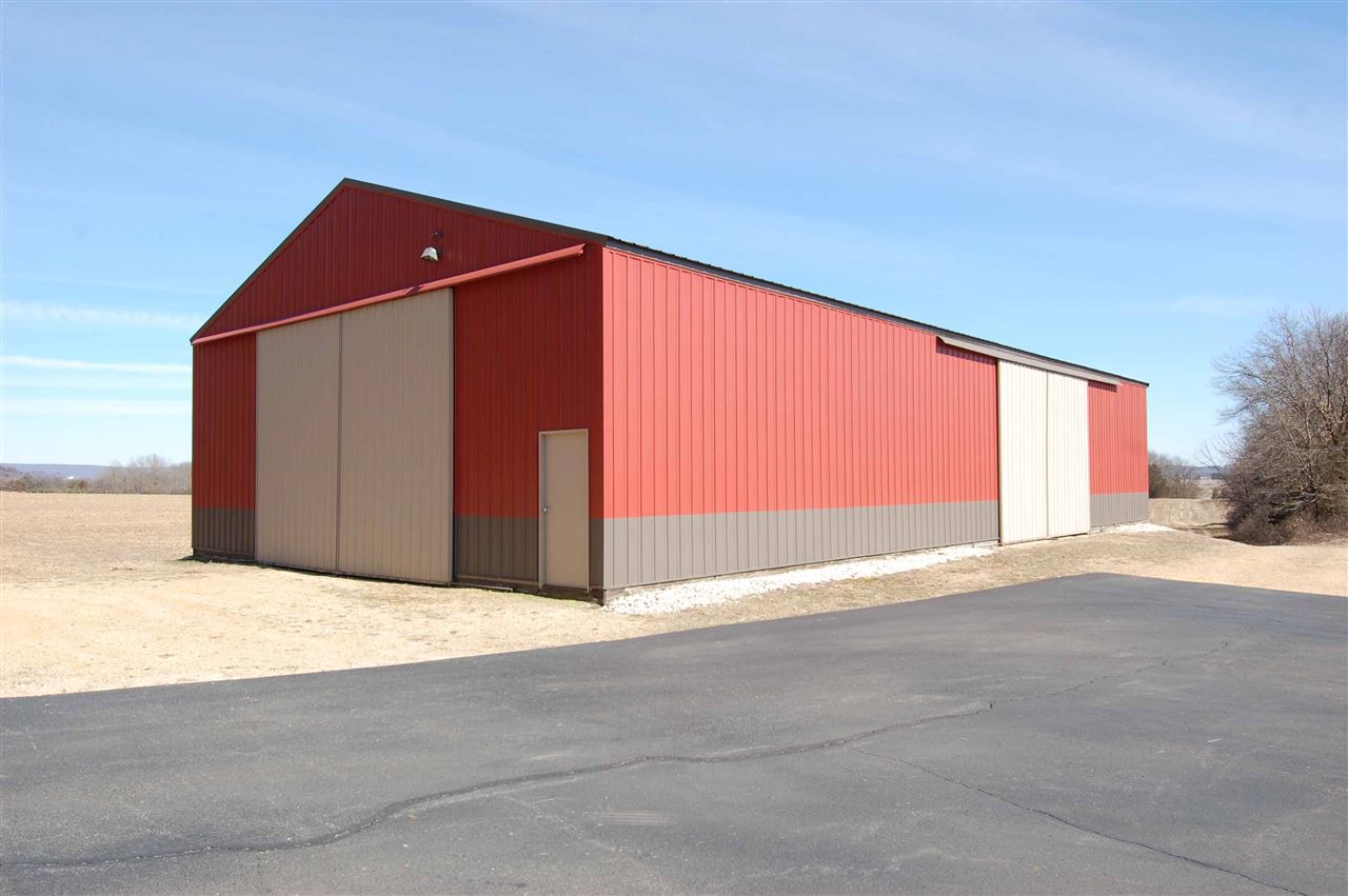 S8955 Matoushek Rd, Prairie Du Sac, WI 53578