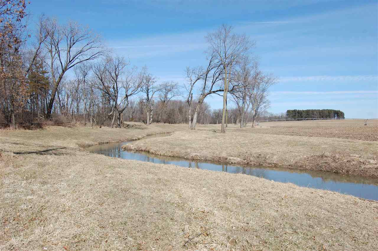 S8955 Matoushek Rd, Prairie Du Sac, WI 53578