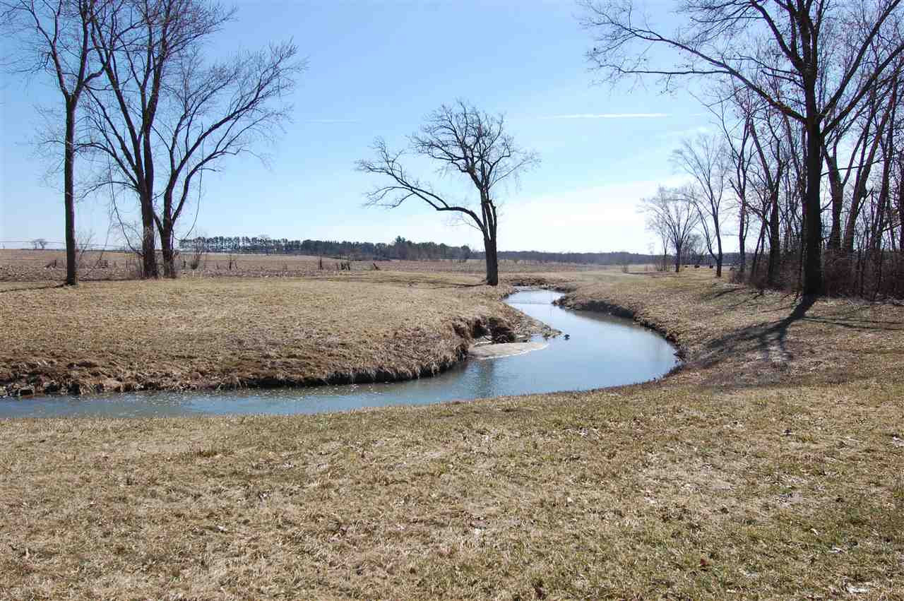 S8955 Matoushek Rd, Prairie Du Sac, WI 53578