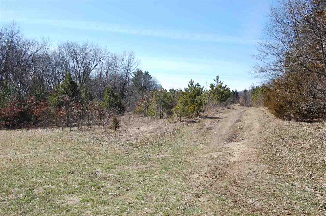 S8955 Matoushek Rd, Prairie Du Sac, WI 53578
