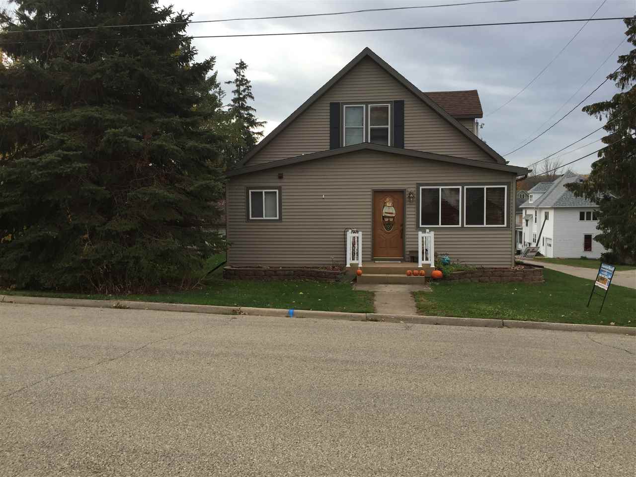 302 E Main St
