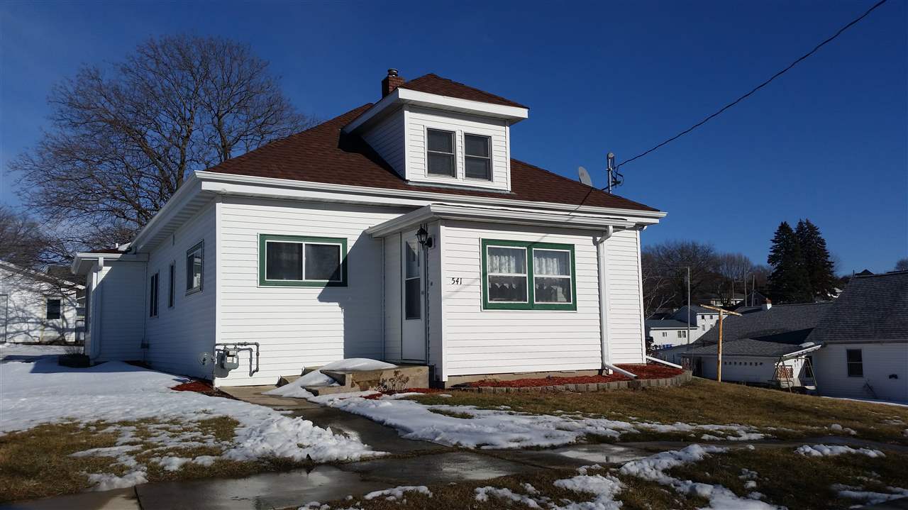 302 E Main St