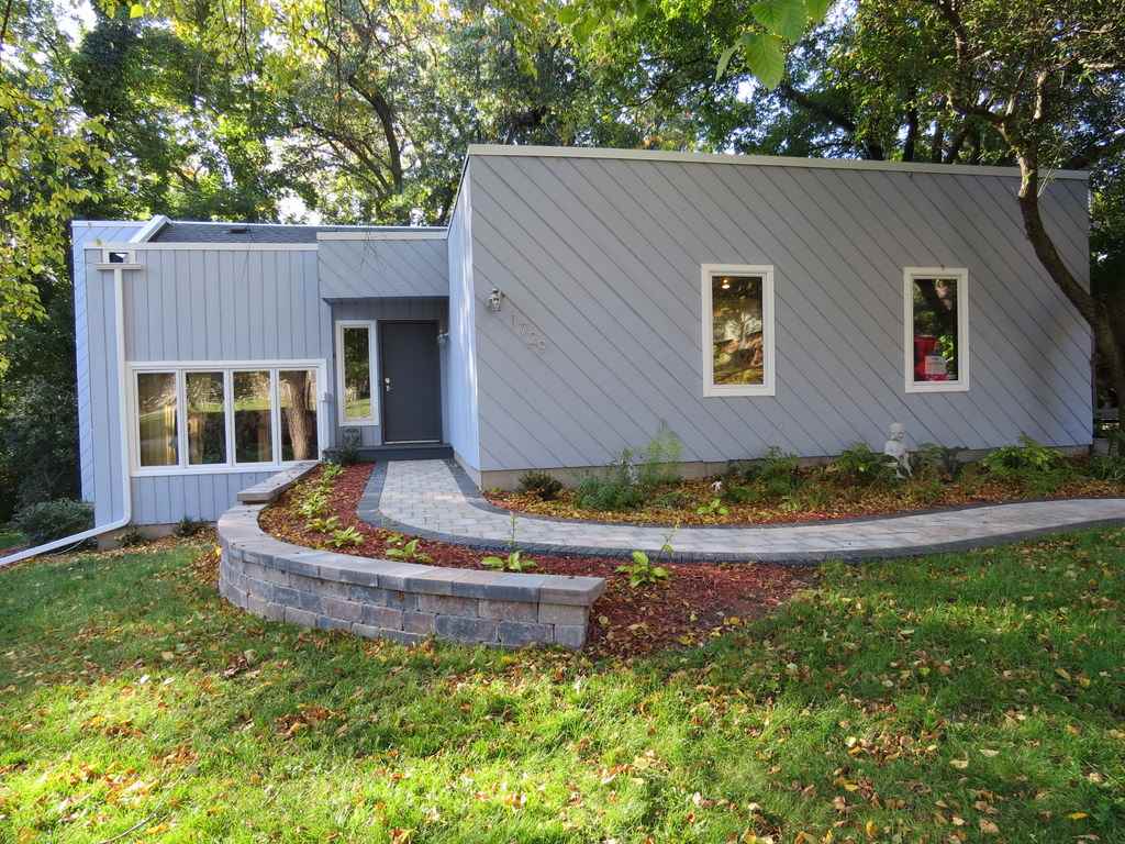 2460 Leopold Way