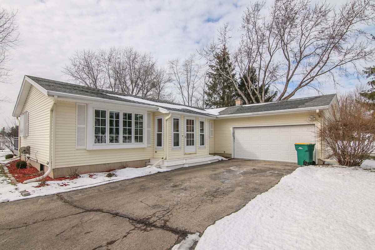 6693 Prairie View Dr