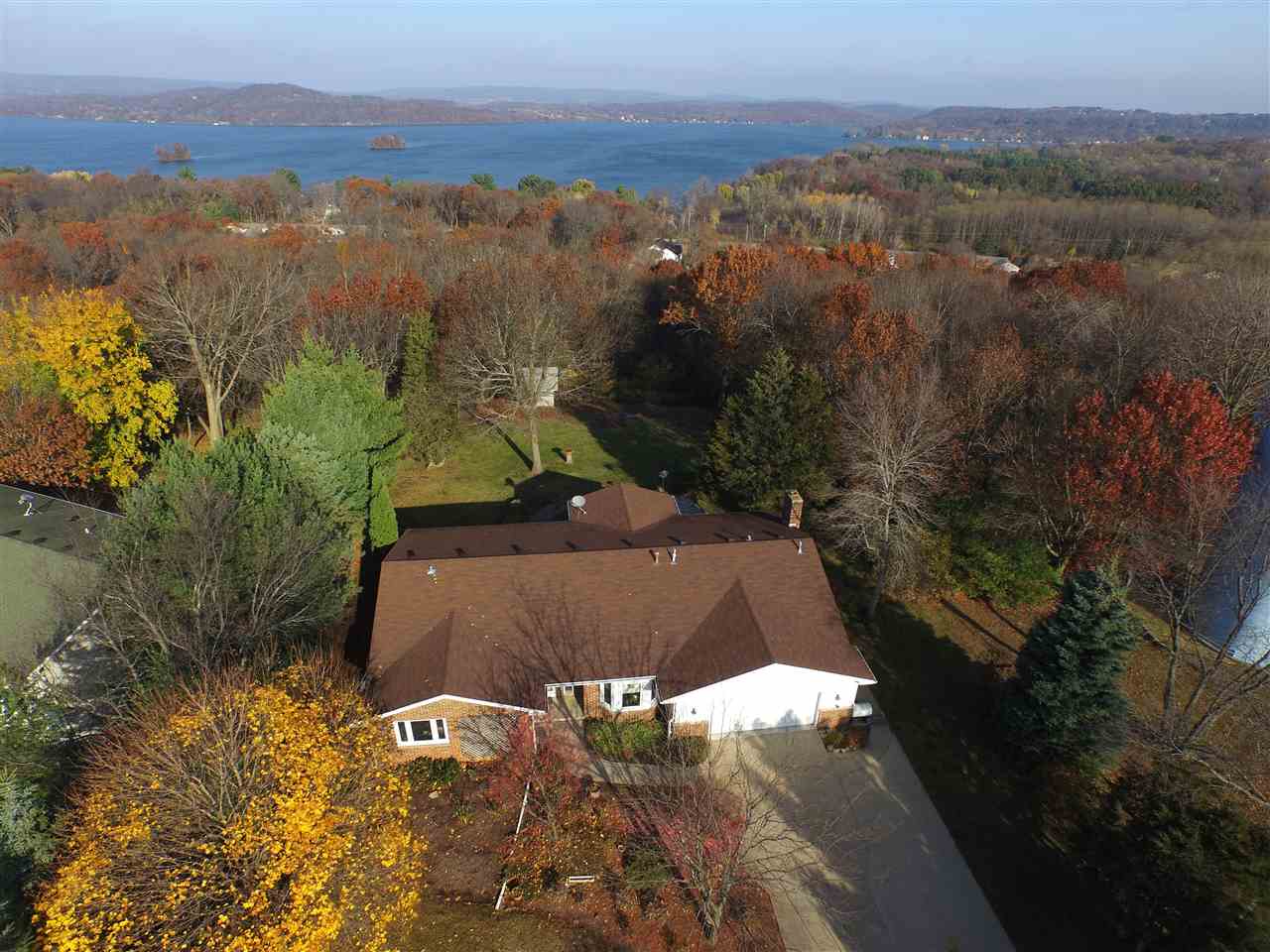 624 Village Ln