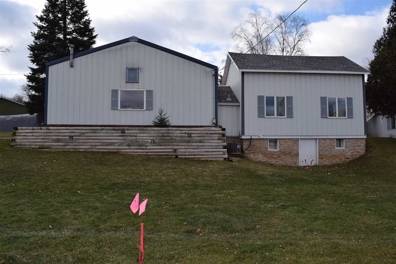624 Village Ln