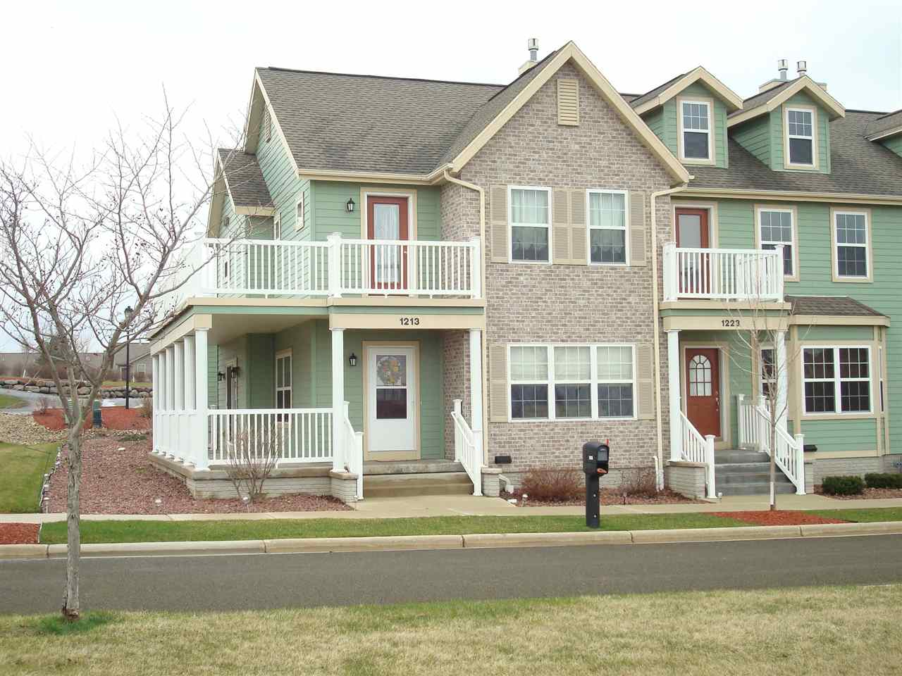 624 Village Ln