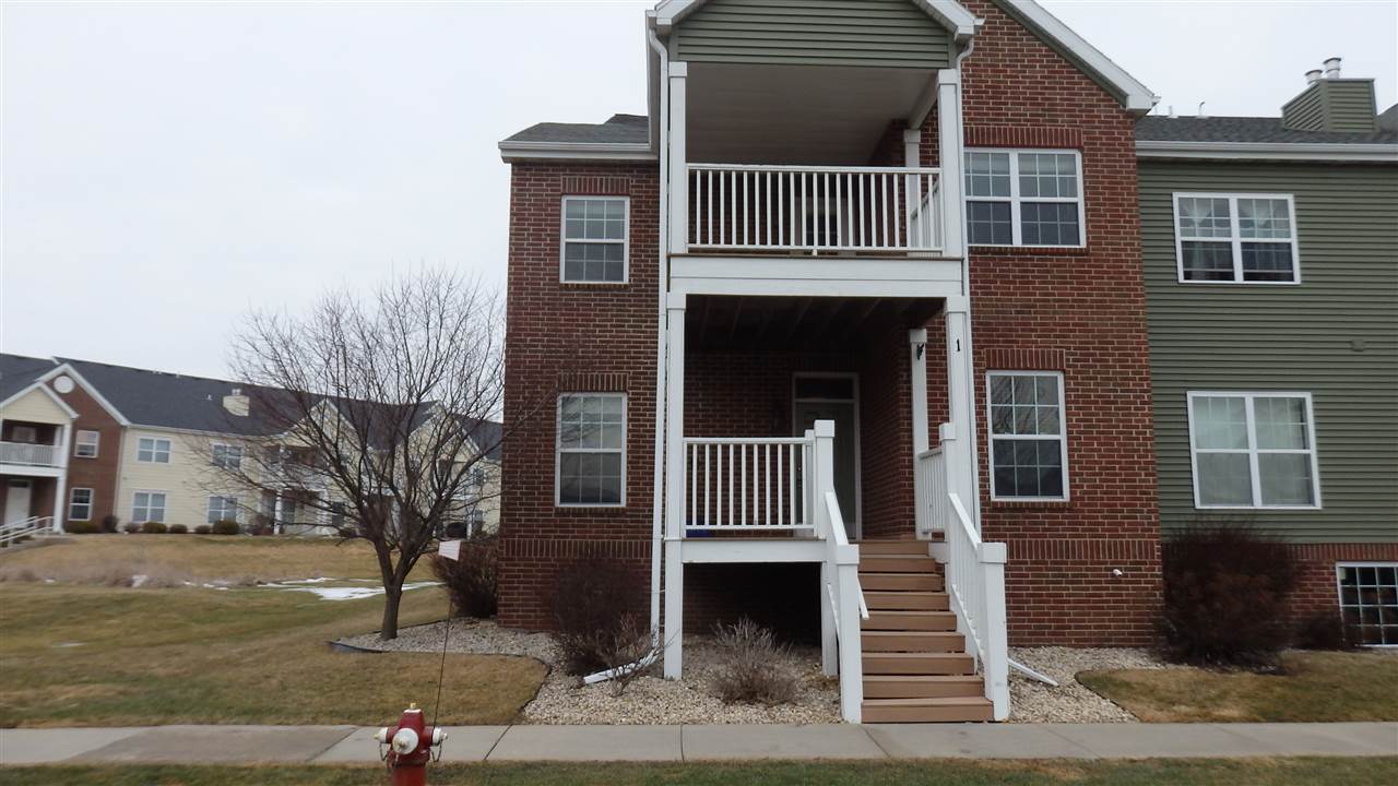 624 Village Ln