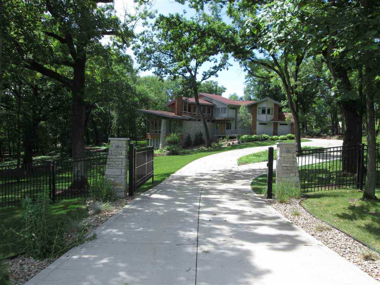 3359 Timber Ln, Middleton, WI 53593