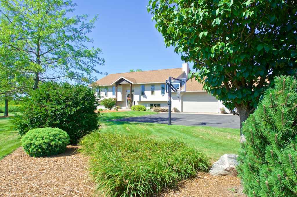 3760 Cardinal Point Tr