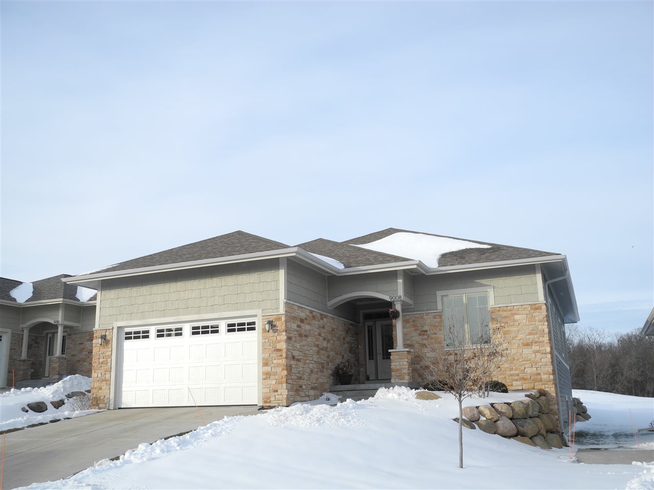 9008 Royal Oaks Cir