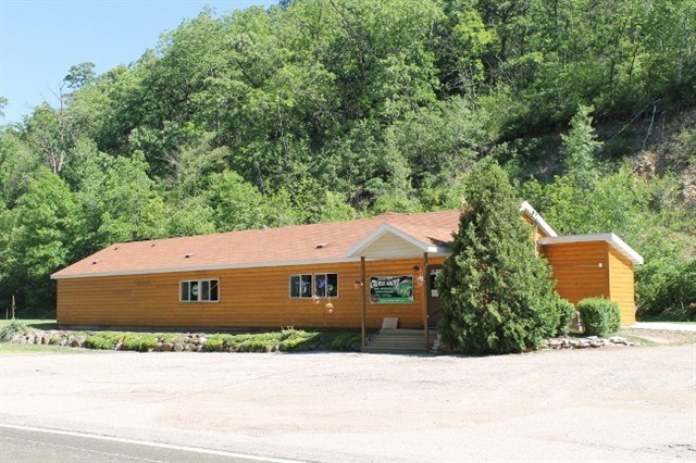 560 Commercial Ave