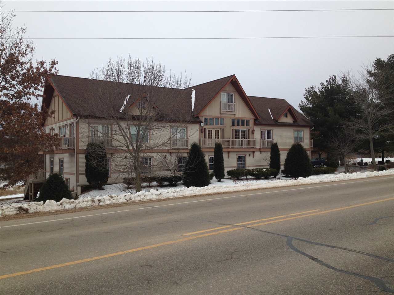 560 Commercial Ave