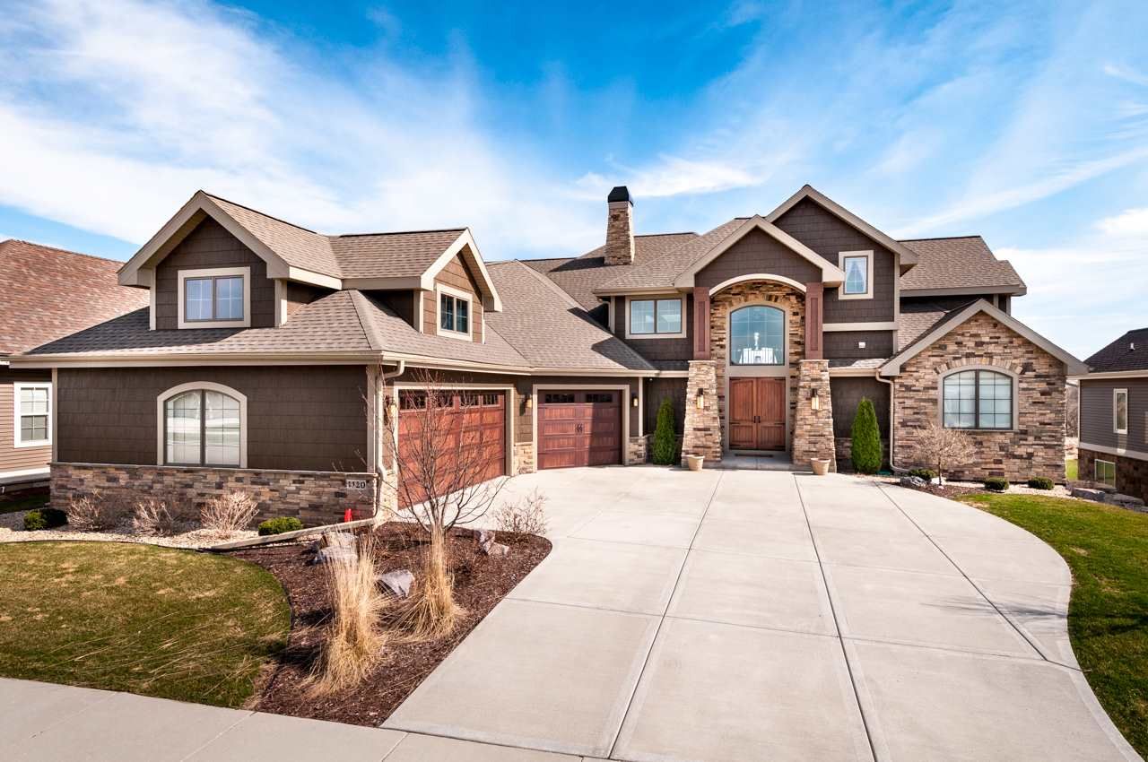 1120 Ireland Dr, Waunakee, WI 53597