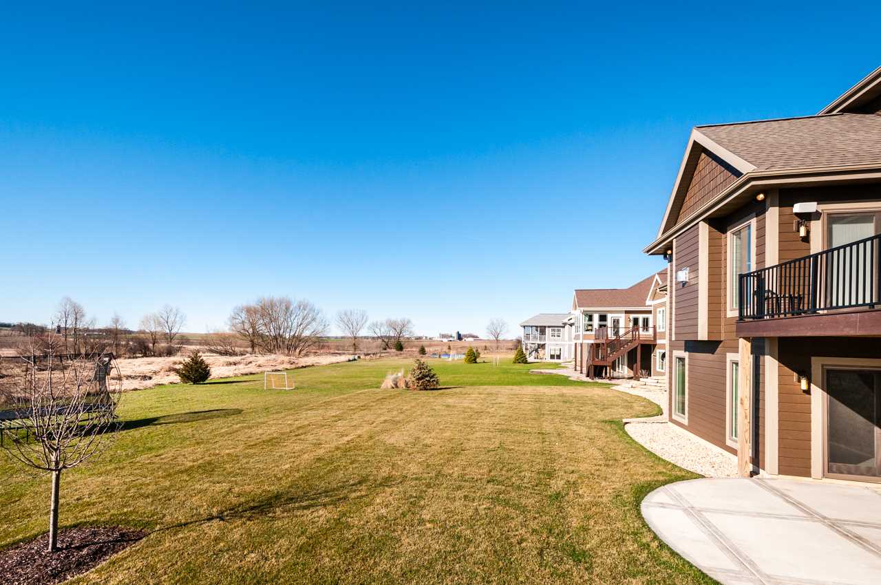 1120 Ireland Dr, Waunakee, WI 53597