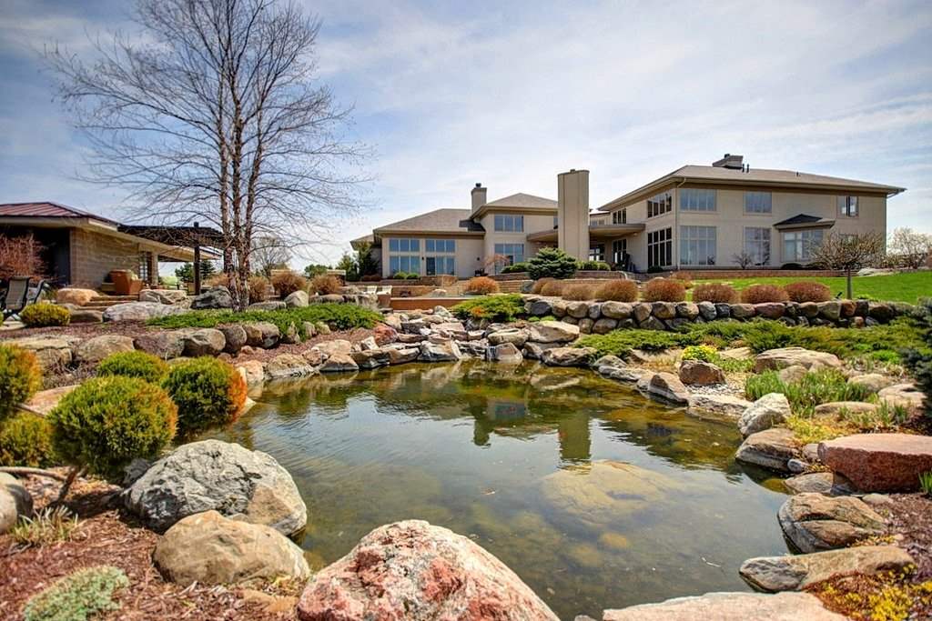5556 Surrey Ln